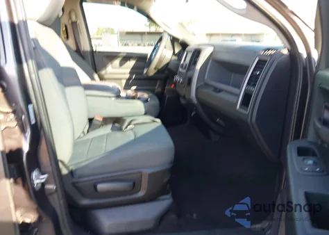 2018 Ram 1500 Express 4X2 6'4 Box z USA, uszkodzony, nr VIN 1C6RR6FT7JS160682